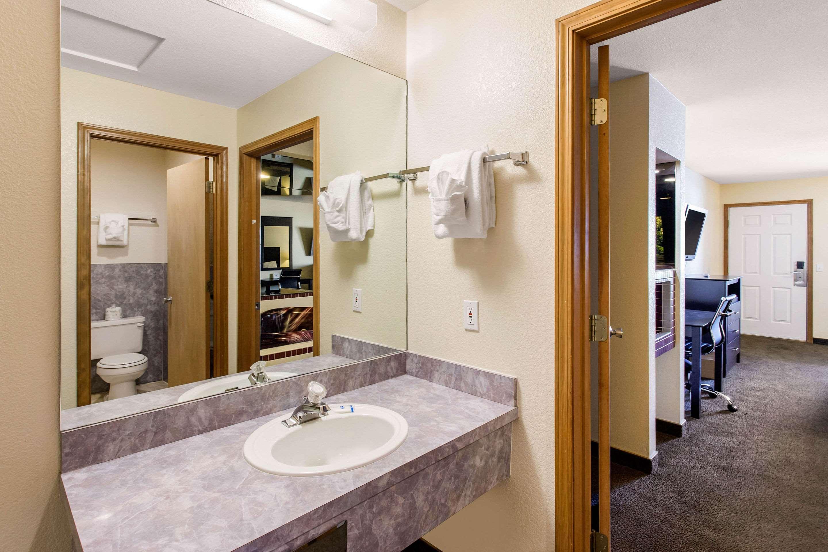 Rodeway Inn 2*