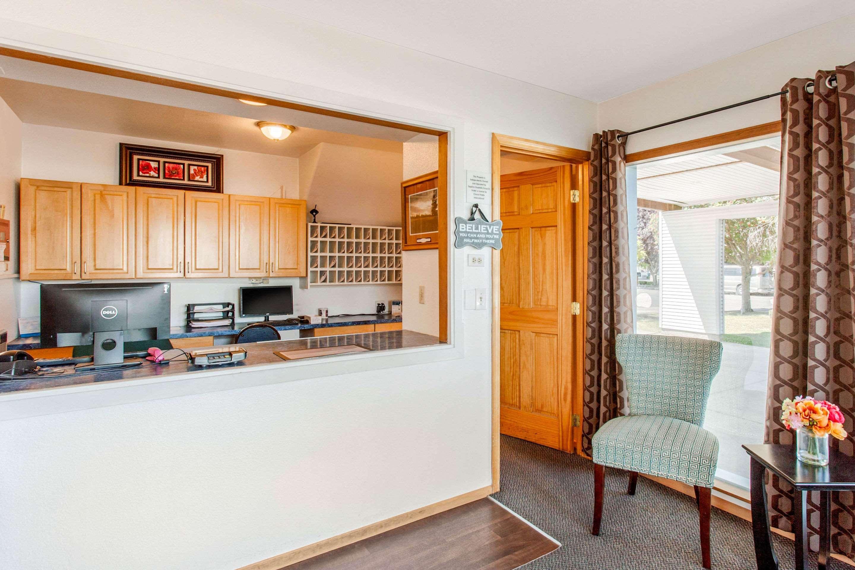 Rodeway Inn 2*