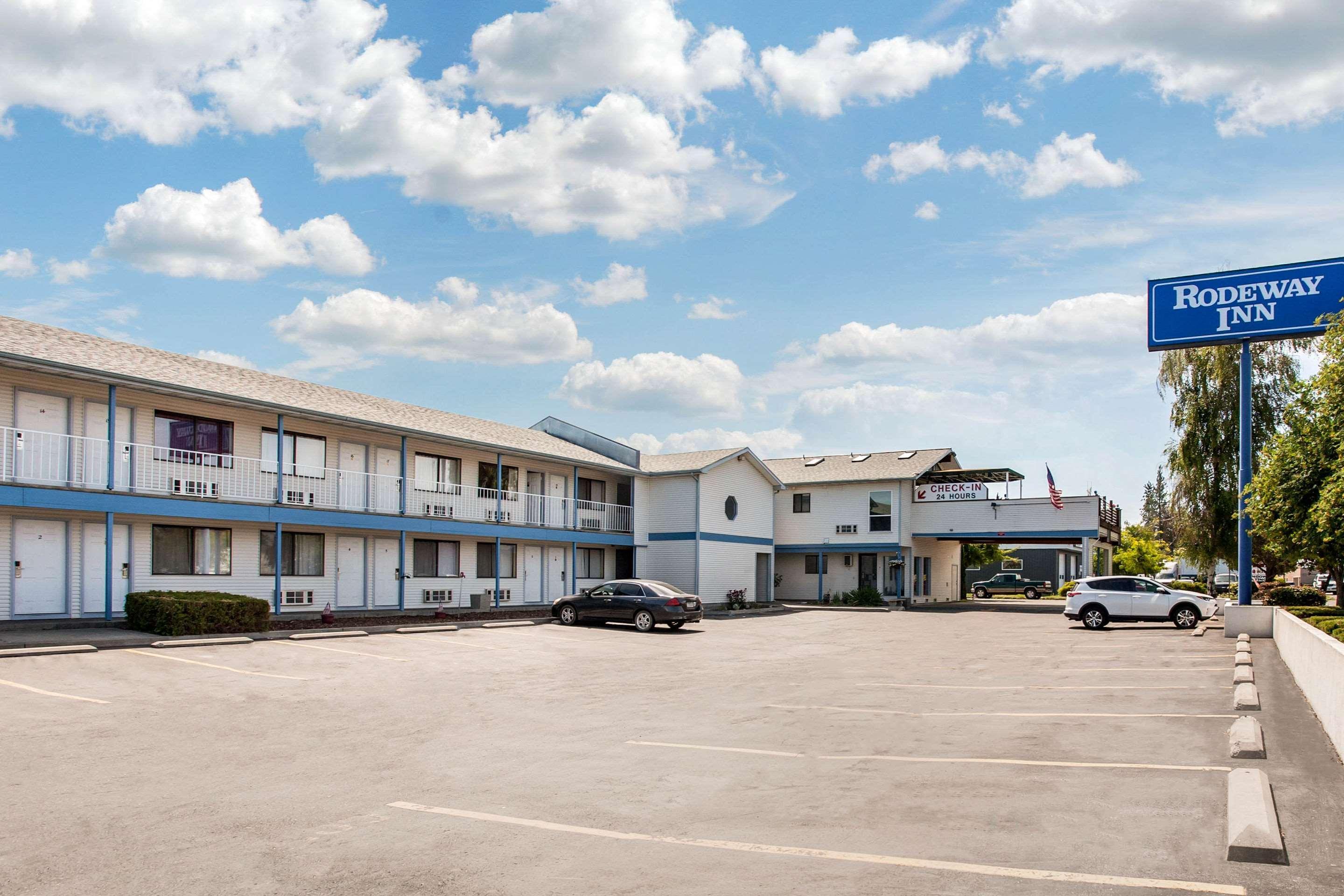 Rodeway Inn 2*